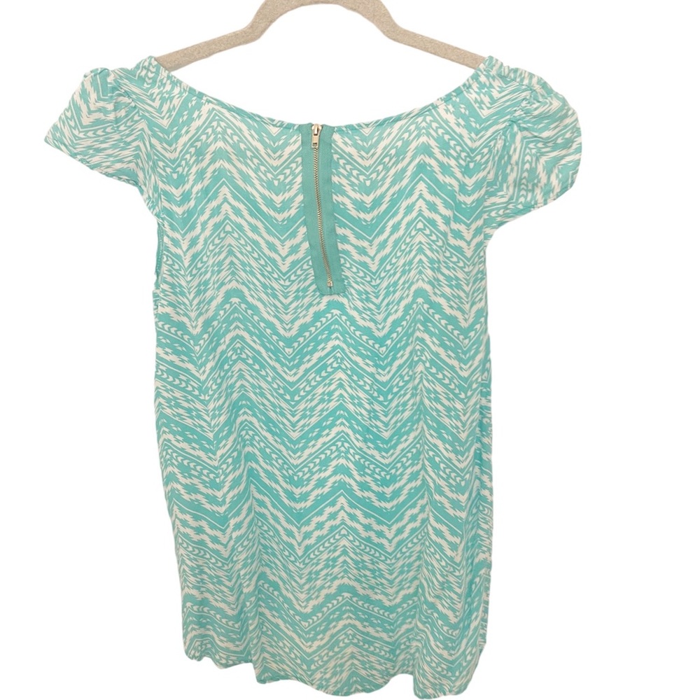 Blue and white zigzag pattern shirt